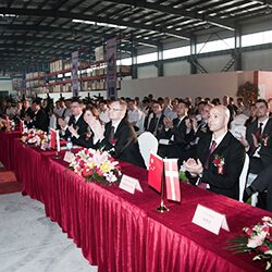 丹麦出口协会的会长及西西延森全球销售和市场总监,邬力,立新先生, 丹麦环境部长 凯伦,埃勒曼女士,丹麦驻华大使馆行使大使姚朔仁先生 丹麦出口协会的会长及西西延森全球销售和市场总监,邬力,立新先生, 丹麦环境部长 凯伦,埃勒曼女士,丹麦驻华大使馆行使大使姚朔仁先生