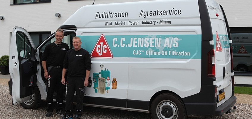 Oil cleaning projects - service team